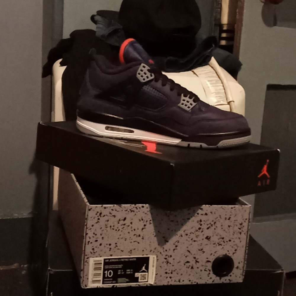 Sneakers